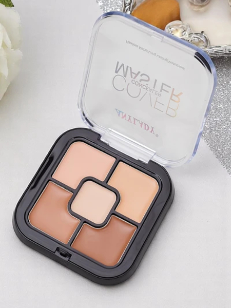 Palette de contouring mate et waterproof avec 5 correcteurs de teint nude 02