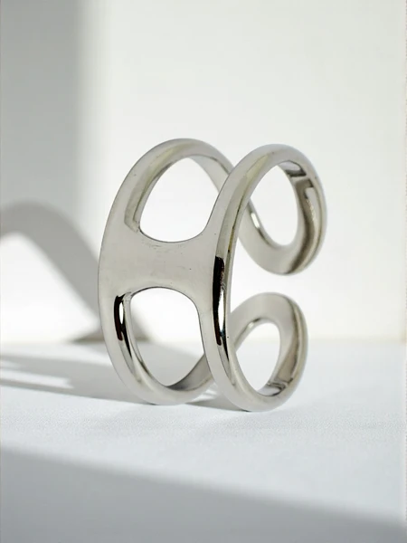 Bracelet jonc Dolce Vita avec des breloques décoratives