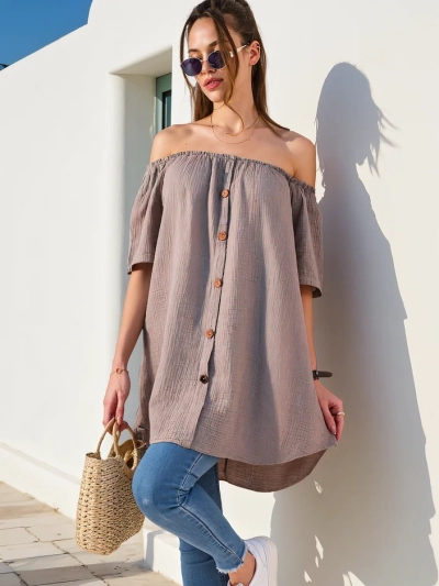 Blouse en coton pour femmes Royalfashion à épaules dénudées avec boutons décoratifs