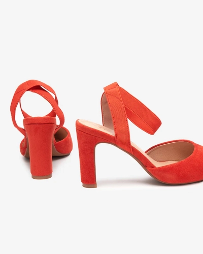 Sandales oranges sur le poteau Brossi - Chaussures