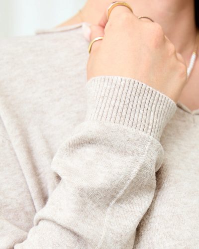 Royalfashion Pull pour femme beige et gris avec une encolure en cœur