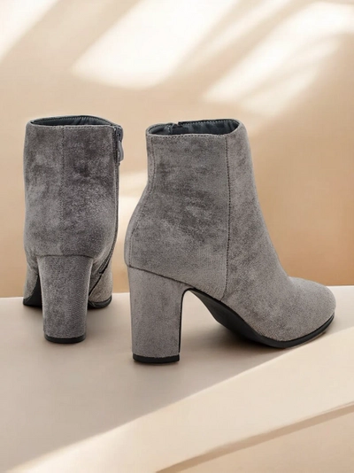 Les bottines pour femmes Royalfashion sur un poteau Wierod