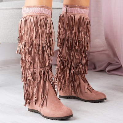 Bottes roses sur un coin intérieur avec des glands Bahroma - Chaussures