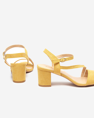 OUTLET Sandales pour femmes sur un poteau en jaune Klodu- Chaussures