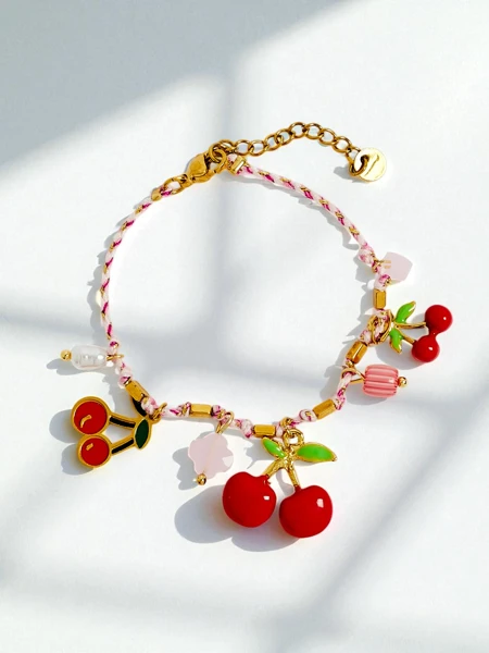 Bracelet Calista Cerise avec breloques cerises sur cordon doré