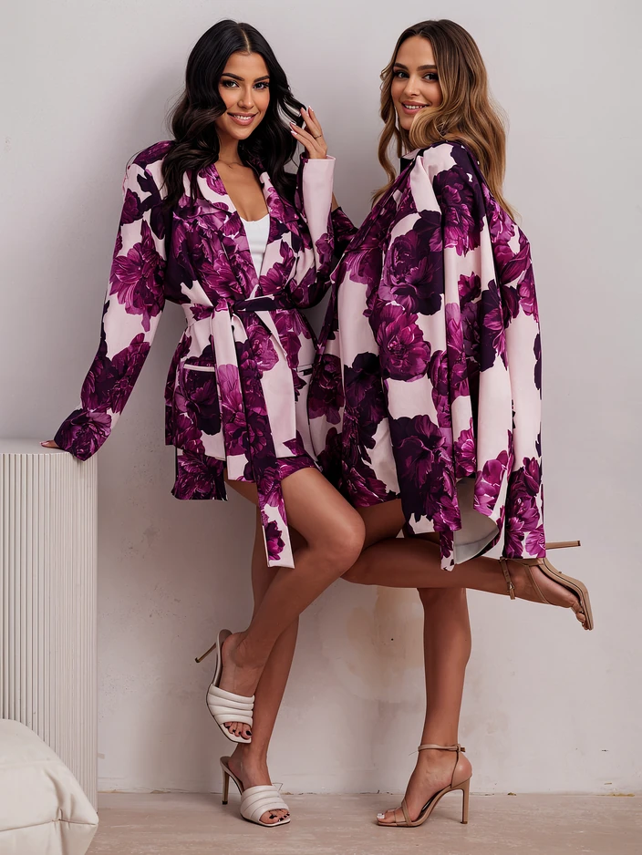 Ensemble floral Royalfashion pour femmes avec un blazer noué et des shorts