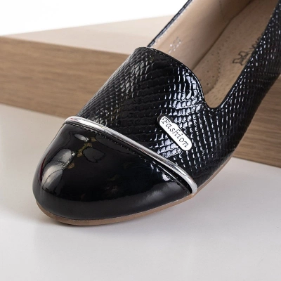 OUTLET Mocassins enfants noirs avec gaufrage Varecia - Chaussures