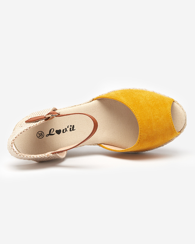 Sandales jaunes pour femmes a'la espadrilles sur un coin Nexi - Chaussures