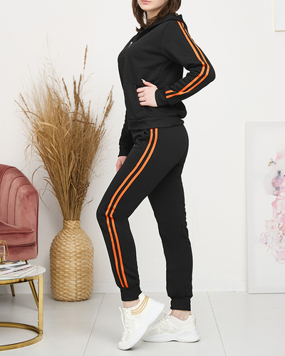 Ensemble noir isolé pour femmes composé d'une blouse et d'un pantalon avec des rayures orange fluo- Vêtements