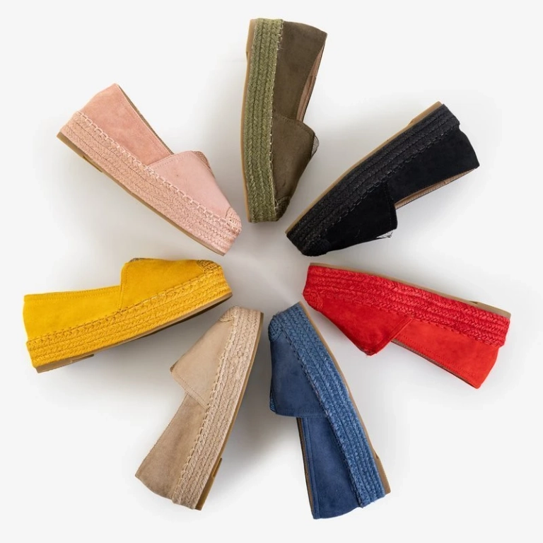 OUTLET Espadrilles noires pour femmes sur la plate-forme avec zircone cubique Asira - Chaussures