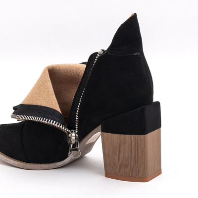 Bottes pour femmes avec découpes en noir Plinara - Chaussures