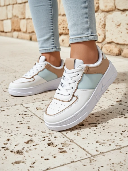Sneakers pour femmes Aristea Azzurro en cuir écologique à semelle plate de 4 cm