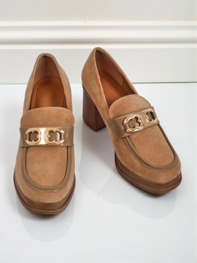 Mocassins pour femmes Perseida – élégants en daim marron clair à talons épais