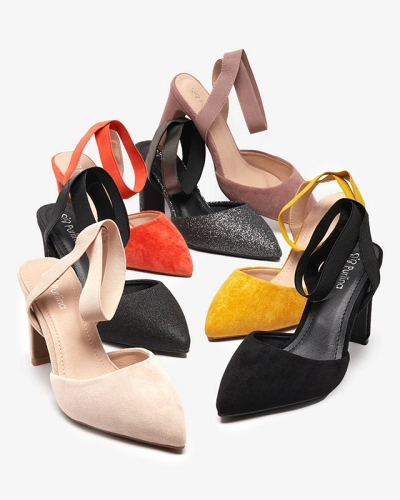 Sandales oranges sur le poteau Brossi - Chaussures