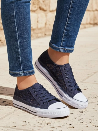 Baskets ajourées Callista bleu marine pour femmes avec semelle plate