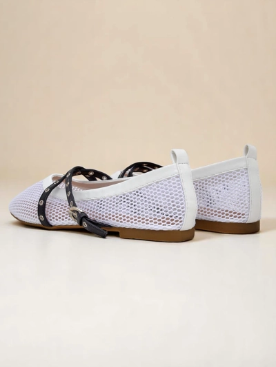 Ballerines Royalfashion Calista Bianca – chaussures pour femmes blanches en maille avec des brides noires