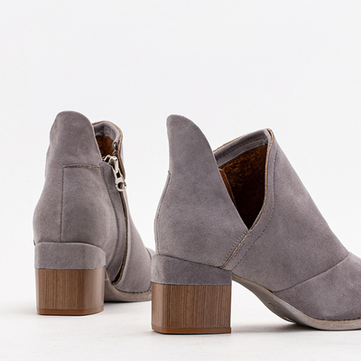 Bottes isolées grises pour femmes sur le poteau Karela - Chaussures