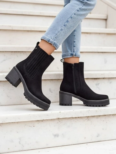 Royalfashion Bottes pour femmes en éco-daim sur un poteau par Segiag