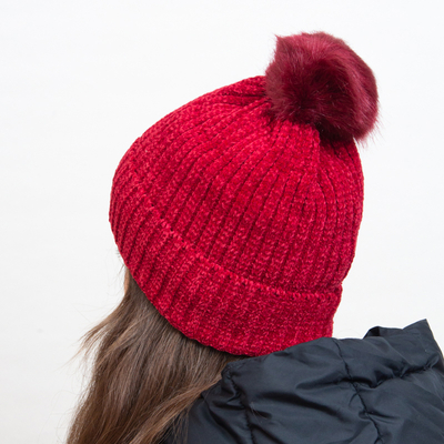 Bonnet isolé marron avec rayures blanches et pompon - Accessoires