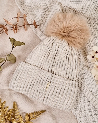 Chapeau isolé pour femmes de Royalfashion avec pompon