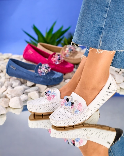 Royalfashion Mocassins blancs ajourés pour femme avec cristaux décoratifs Cizzas