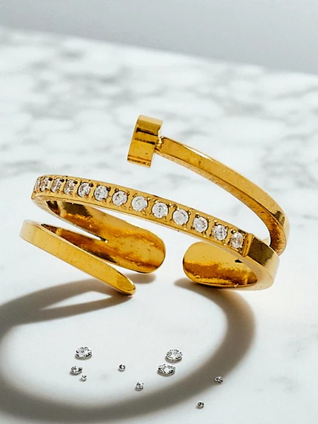 Bracelet jonc Dolce Vita avec des breloques décoratives