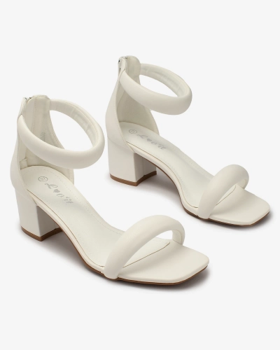 Royalfashion Sandales basses à talon aiguille pour femme en blanc Lerhem