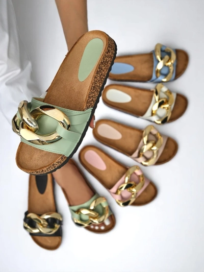 Sandales pour femmes Thalia Royalfashion vertes avec chaîne sur semelle plate