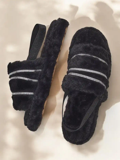Pantoufles en fourrure pour femmes Royalfashion avec des strass Ferrems