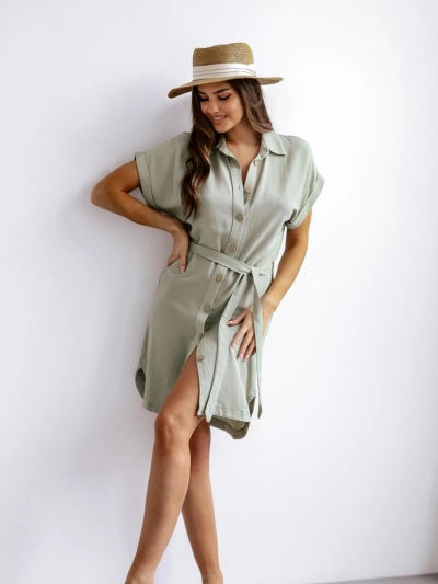 Robe mini Royalfashion pour femmes avec des manches courtes et une ceinture à bouton.