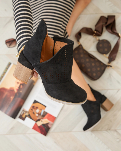 Royalfashion Bottes ajourées en noir Revivela