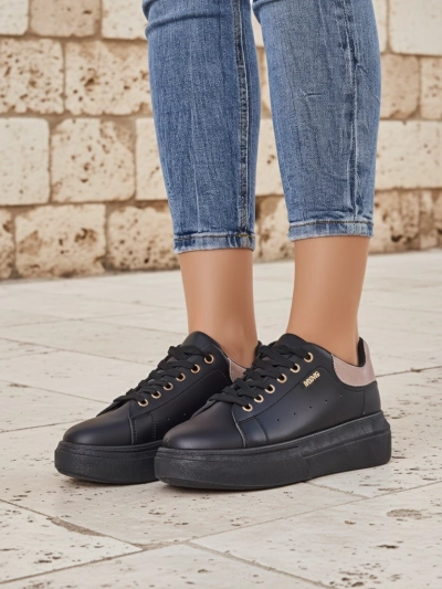 Sneakers pour femmes Callista Royalfashion noires plateformes cuir écologique