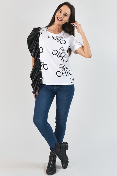 Chemisier blanc avec des inscriptions avec un volant noir - Vêtements