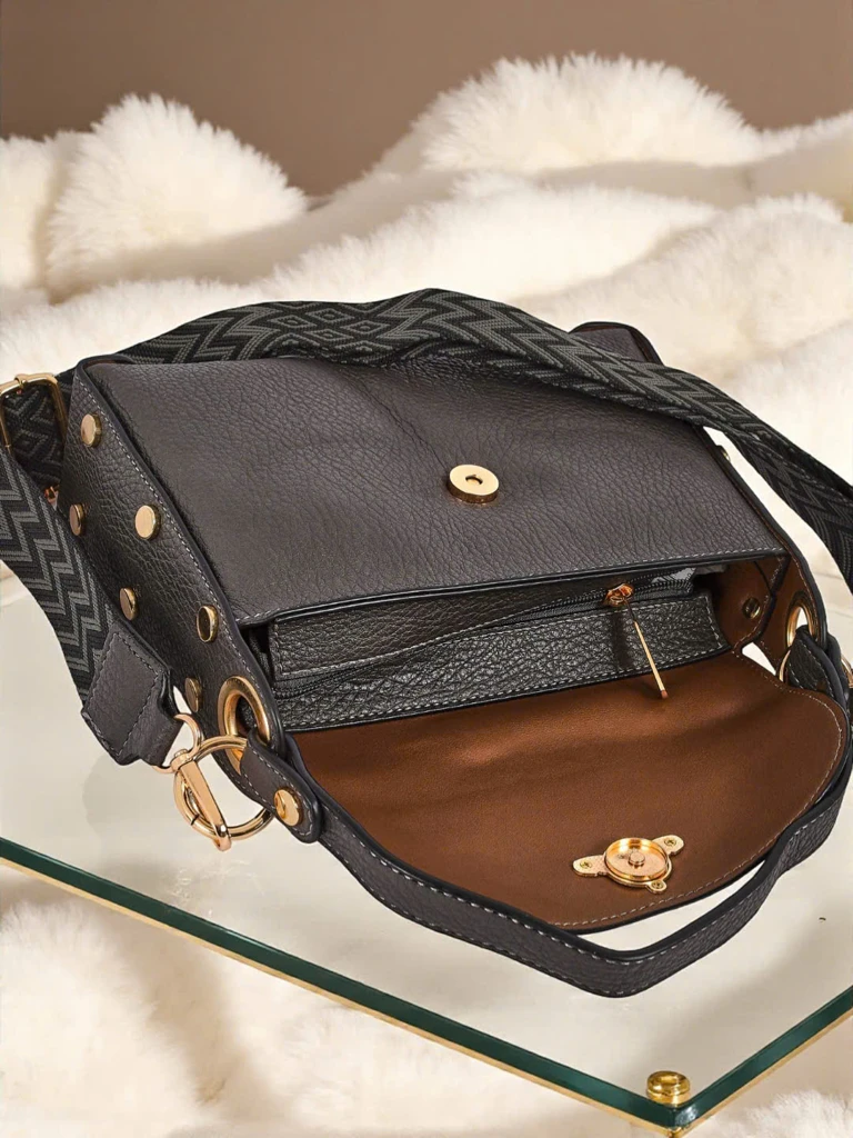 Sac pour femme Hera Nero en cuir écologique avec abeille décorative – gris