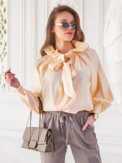 Chemise scintillante pour femmes avec col décoratif