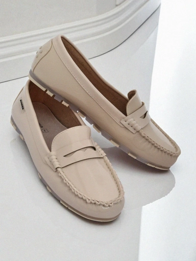 Mocassins pour femmes beiges Kallista - cuir écologique suédé premium