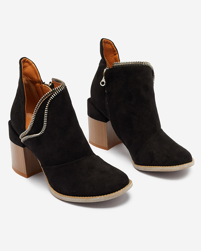 Bottes noires isolées pour femmes sur le poteau Mukis - Chaussures