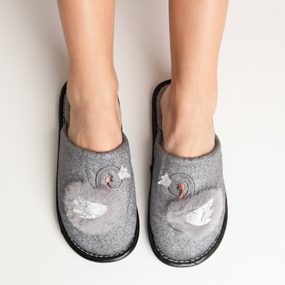 Chaussons femme gris pailletés avec un cygne Lebaqa - Footwear