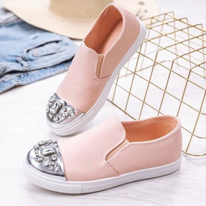 OUTLET Slip-on rose avec un bout décoratif Theodara - Chaussures