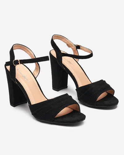 OUTLET Sandales pour femmes sur un poteau en noir Garroti - Chaussures