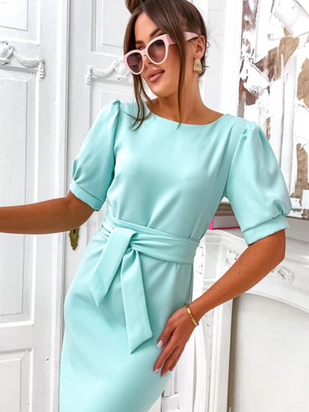 Robe féminine midi Royalfashion avec des manches courtes bouffantes et une ceinture