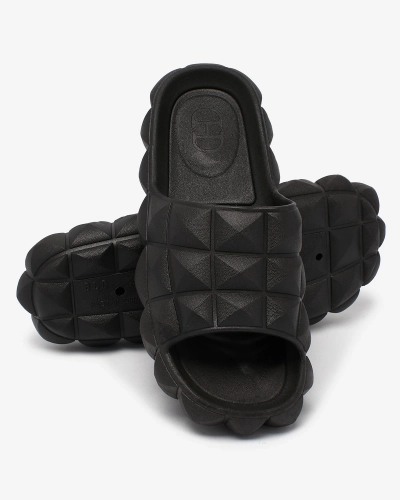 Royalfashion Tongs femme avec gaufrage en noir Ambeha