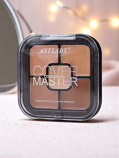 Palette de contouring mate et waterproof avec 5 correcteurs de teint nude 02