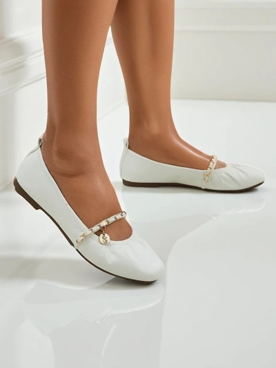 Ballerines blanches pour femmes Callista avec chaîne – cuir écologique, classique italien