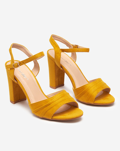 Sandales pour femmes sur un poteau en moutarde Garroti - Chaussures