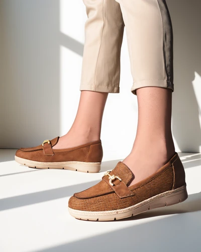 Royalfashion Chaussures basses pour femmes avec une décoration sur le bout