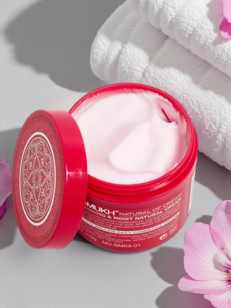 Crème pour le visage et le cou à effet éclaircissant et hydratant Deep Pink