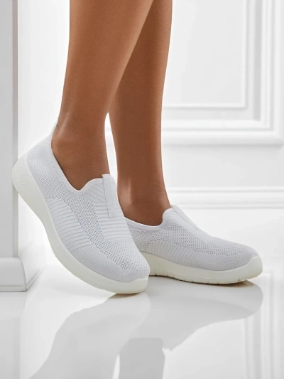 Slip-on blanches pour femmes Callista en tissu respirant à talon plat