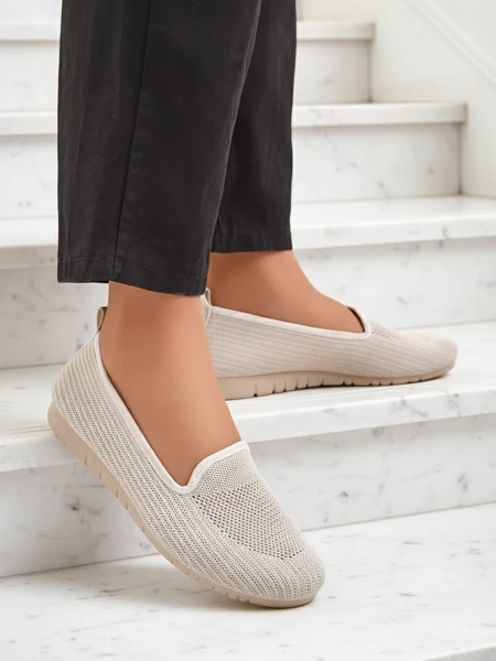 Moda Bella Chaussures beiges pour femmes à talons plats