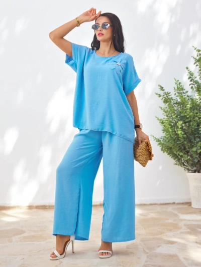Ensemble Royalfashion pour femmes avec manches courtes, fleur décorative et pantalon large